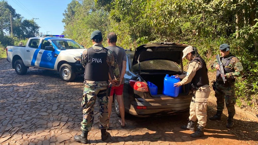 Misiones: Prefectura Naval Argentina detuvo a un individuo que transportaba 60 litros de cocaína líquida. el valor de lo secuestrado supera los 340 millones de pesos