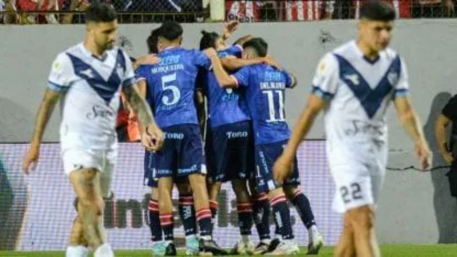 Vélez Sarsfield perdió ante Unión en Santa Fe y la Liga Profesional de Fútbol se definirá en la última fecha