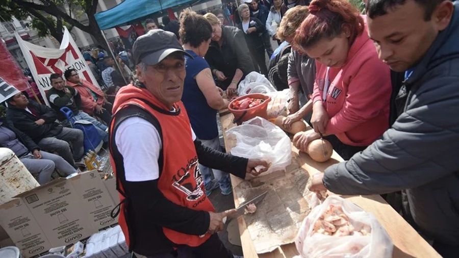 En el primer semestre del año la pobreza llegó al 36,5% de la población y afectó a 17,3 millones de argentinos