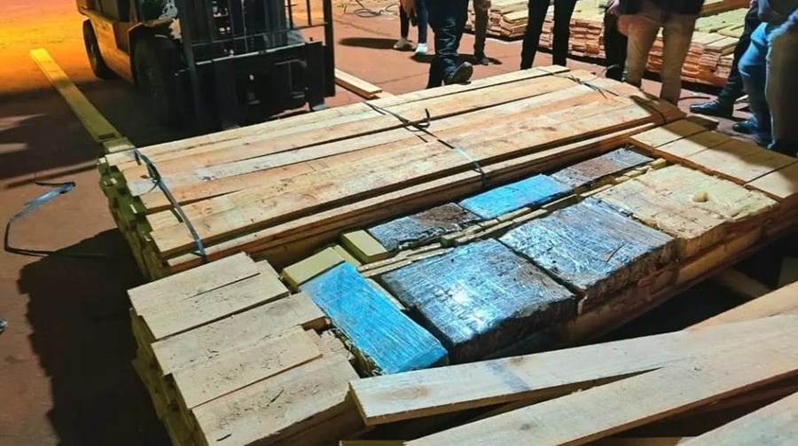 Una millonaria carga de droga disimulada entre tablones fue secuestrada por la Policía de Misiones en la ciudad de Oberá