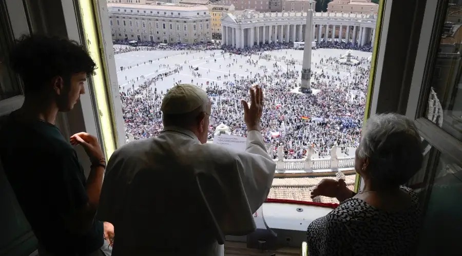 El Papa Francisco invitó a limitar las emisiones contaminantes