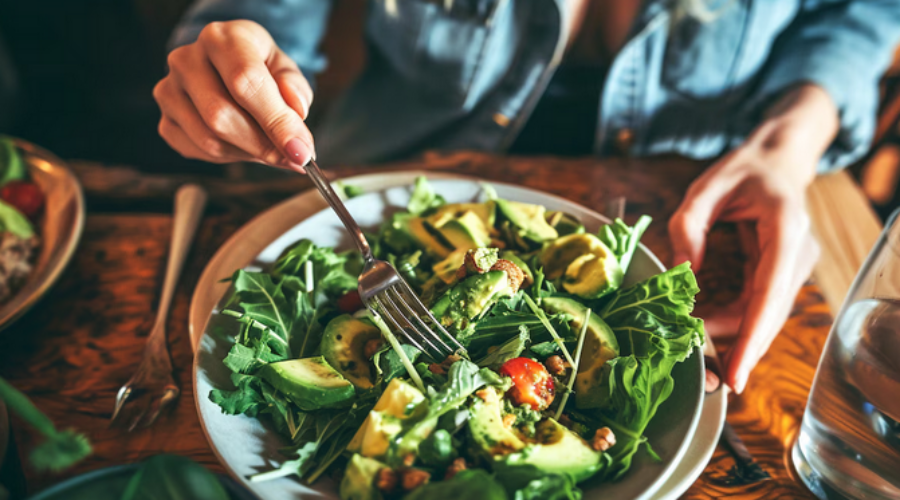 Longevidad: Nueve alimentos que los expertos recomiendan consumir a diario