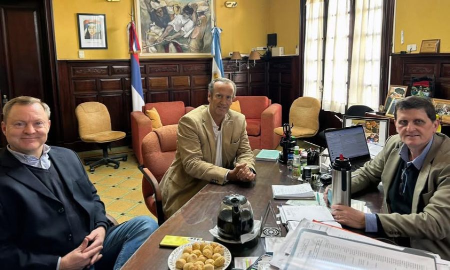 El Ministro Adolfo Safrán mantuvo una reunión con Jerónimo Lagier, Vicepresidente de Piporé y Matías Olivero Vila, Presidente de la Fundación Lógica, e intercambio ideas sobre la Adhesión a la Ley de Transparencia Fiscal