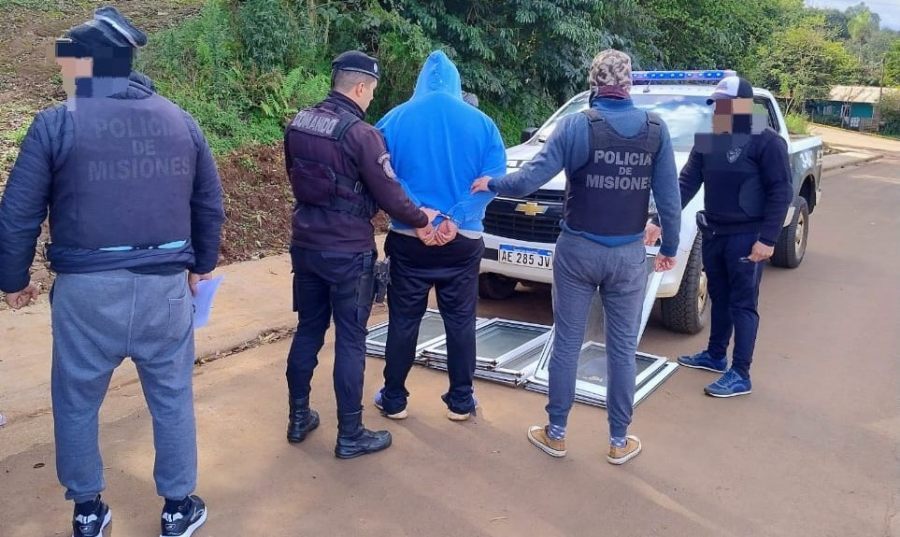Robó ventanas de una iglesia y las puso a la venta en redes, cayó tras operativo encubierto