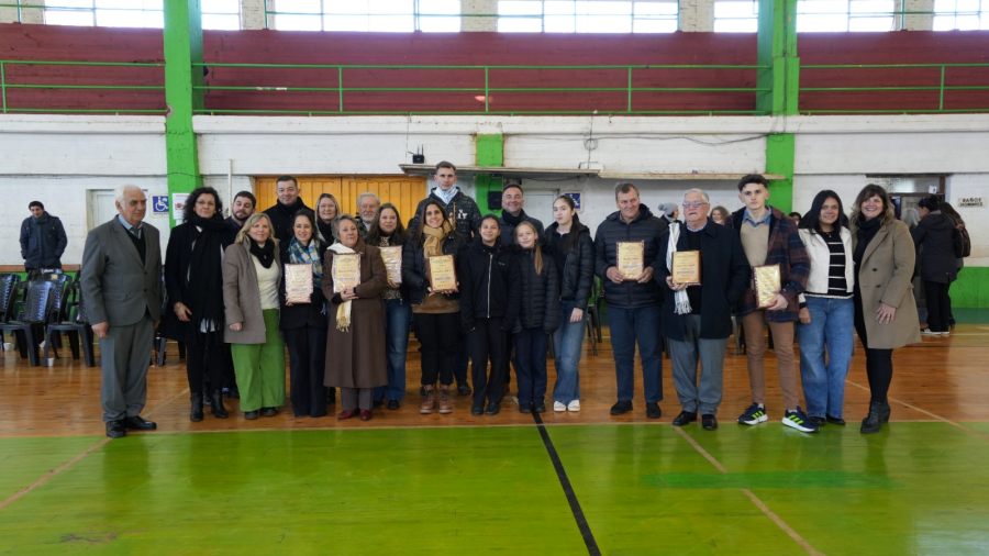 Acto por el 208° Aniversario de la Batalla de Apóstoles, homenaje a héroe Andrés Guacurarí Artigas, además hubo entrega de distinción y menciones