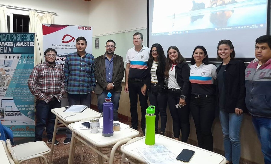 El Instituto Saavedra, sede Apóstoles y el Instituto Superior Cristo Rey firmaron un acuerdo Educativo con un Taller de simulacro del Voto Electrónico