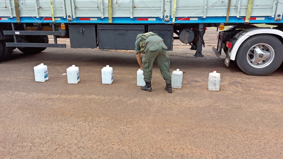 Gendarmería Nacional secuestró bidones con cuarenta litros de ketamina líquida y se procedió de la misma manera con otros veinte litros de sustancias químicas utilizadas en su fabricación