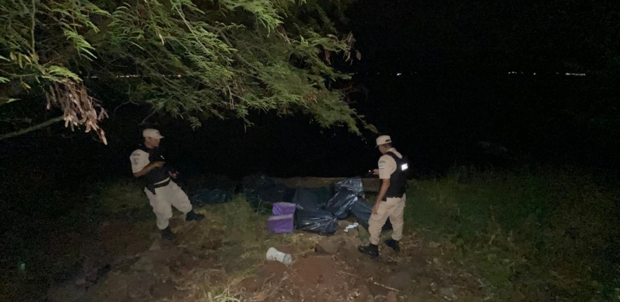 Misiones: Prefectura Naval Argentina secuestró un cargamento de más de 800 cartones de cigarrillos ilegales