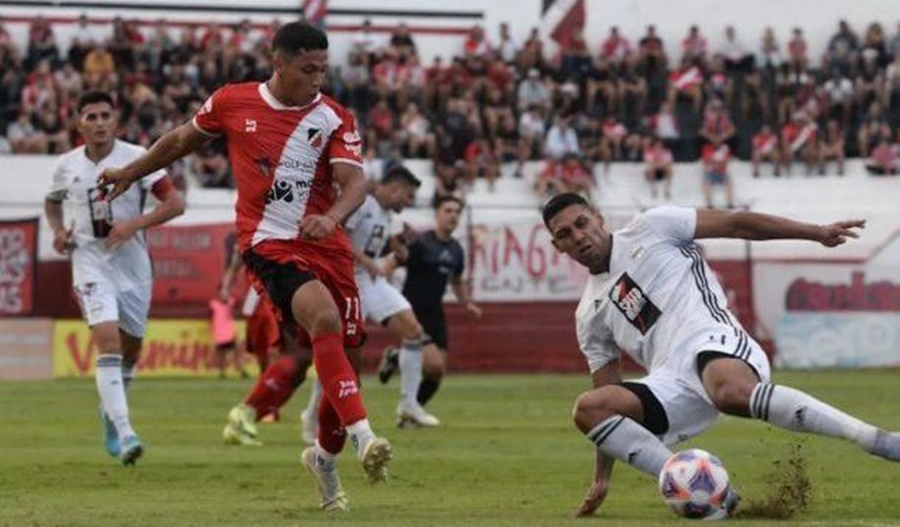 Deportivo Riestra venció a Deportivo Maipú de Mendoza por 1 a 0 y ascendió a la máxima categoría del fútbol argentino
