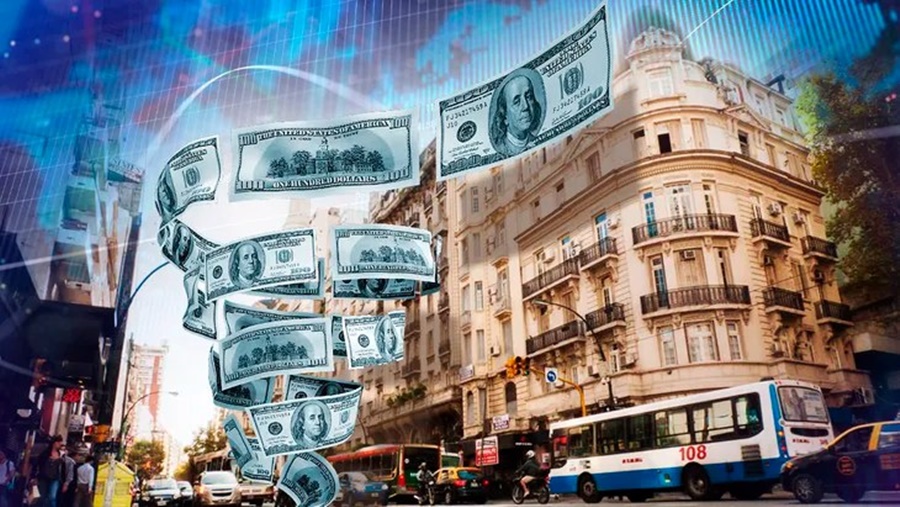 La brecha supera el 107%: El dólar blue no encuentra techo, salta otros 8 pesos y quiebra un nuevo récord histórico, el martes