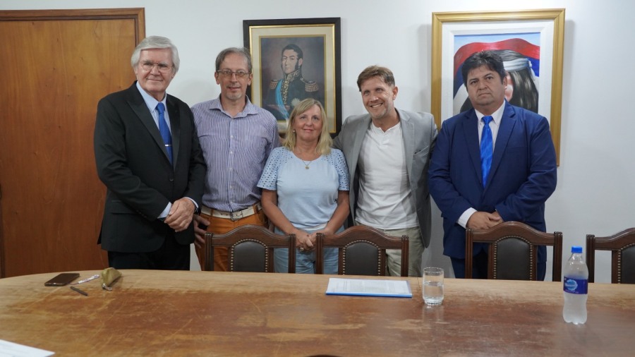 La Municipalidad de la ciudad de Apóstoles y el Instituto Escuela de Formación Profesional firmaron un convenio marco de cooperación y colaboración institucional para impulsar el desarrollo regional