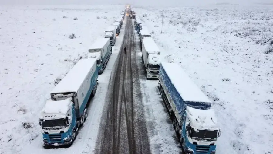 Alerta meteorológica por fuertes nevadas en Mendoza: Continúa cerrado el paso Cristo Redentor