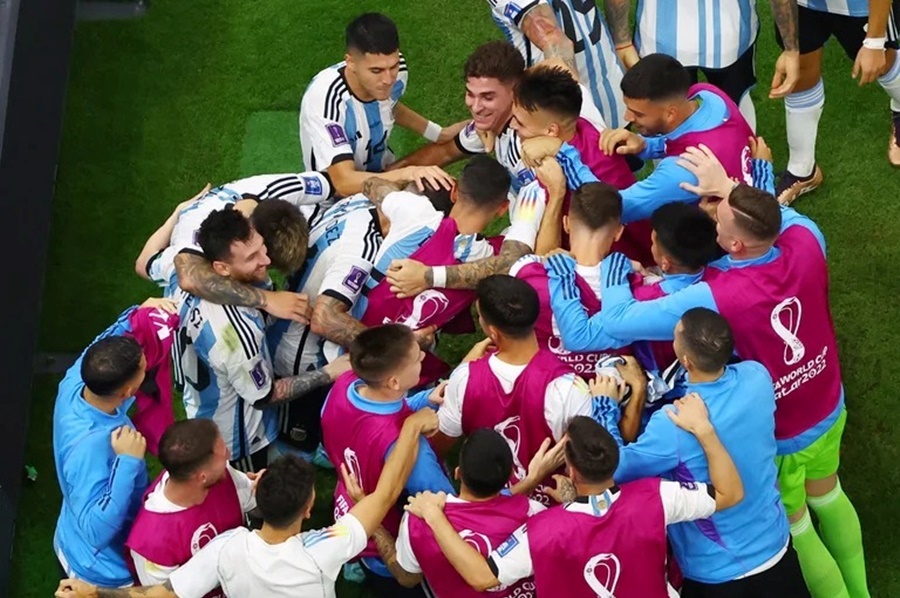 Con goles de Messi y Enzo Fernández, Argentina venció 2-0 a México y dio un paso importante a la clasificación a octavos en el Mundial Qatar 2022