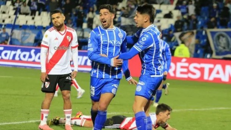 Liga Profesional de Fútbol: Godoy Cruz se lo dio vuelta a River Plate en una ráfaga y le ganó 2 a 1 en Mendoza