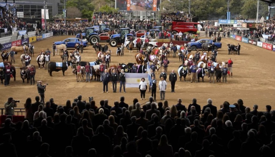 La Rural pone primera y vuelve a ser el centro de la escena del campo, el público urbano y la política