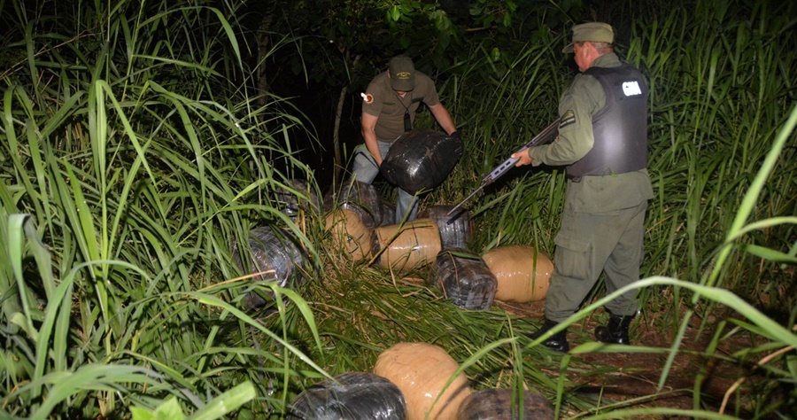 Trescientos kilos de marihuana fueron descubiertos por Gendarmería Nacional: Fue en una zona muy cercana a donde, días atrás, una canoa fue sorprendida descargando estupefacientes