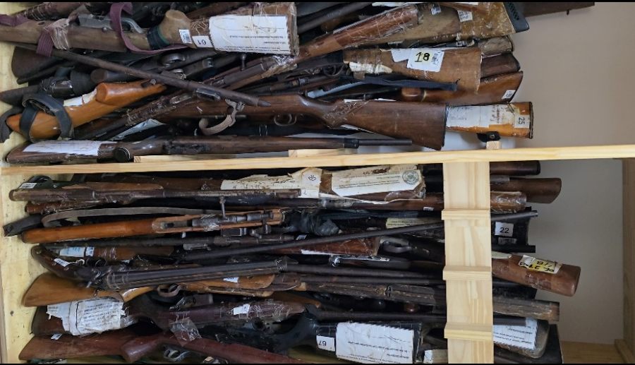 La Policía de la provincia de Misiones realiza la destrucción masiva de más de 400 armas procedentes del delito