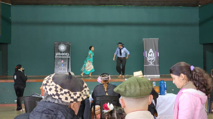 El camino a la Tercera Fiesta del Folklore Misionero comenzó en la ciudad de Apóstoles
