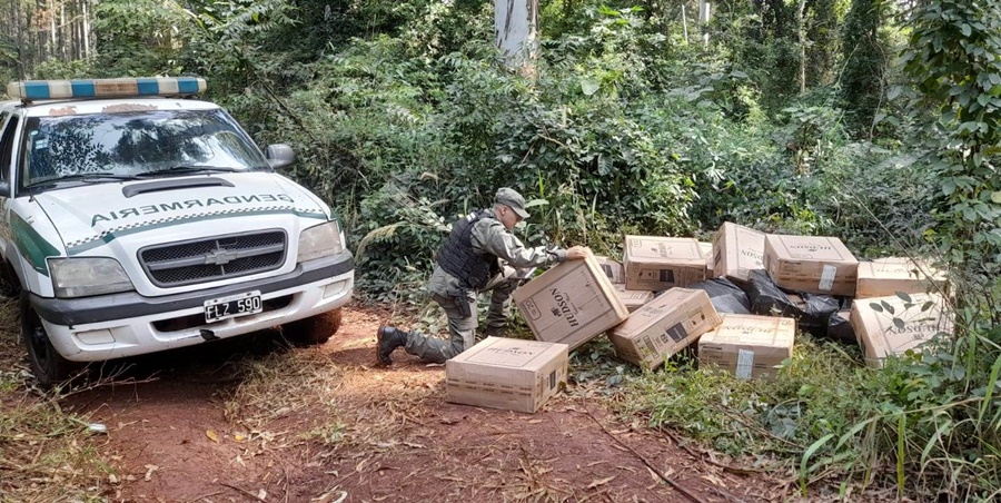 Misiones: Gendarmería Nacional realizó un amplio rastrillaje hallando un un total de ocho mil quinientos paquetes de cigarrillos de origen y procedencia extranjera