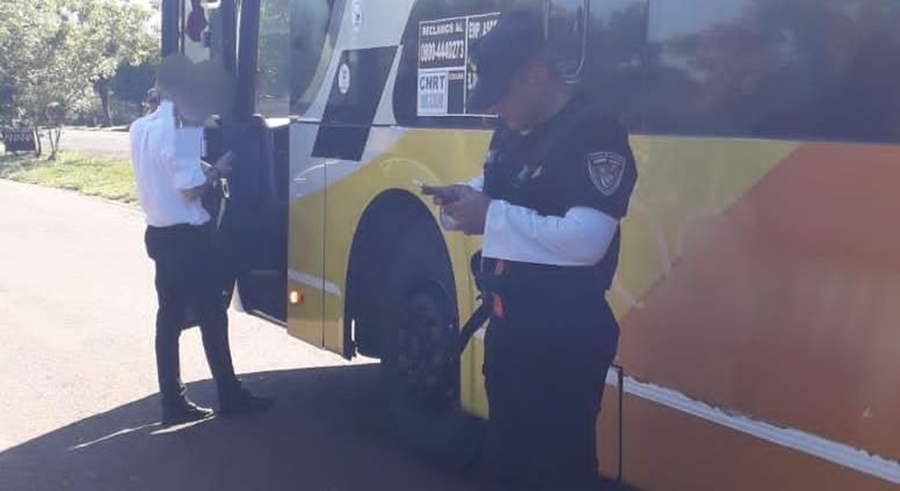 Misiones: Policías detectaron en un control vial que el chófer de un ómnibus estaba alcoholizado