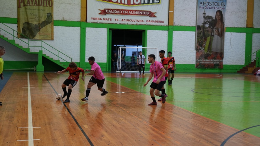 La Categoría B de la Liga Apostoleña de Futsal arrancó con gran éxito y acompañamiento del público