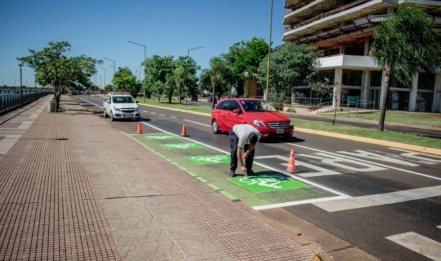 Posadas: Demarcación de espacios para motocicletas y personas con discapacidad en la Costanera