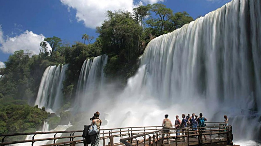 Enero y Julio los meses con más ingresos: Más de un 1,5 millones de turistas visitaron las Cataratas del Iguazú durante 2023