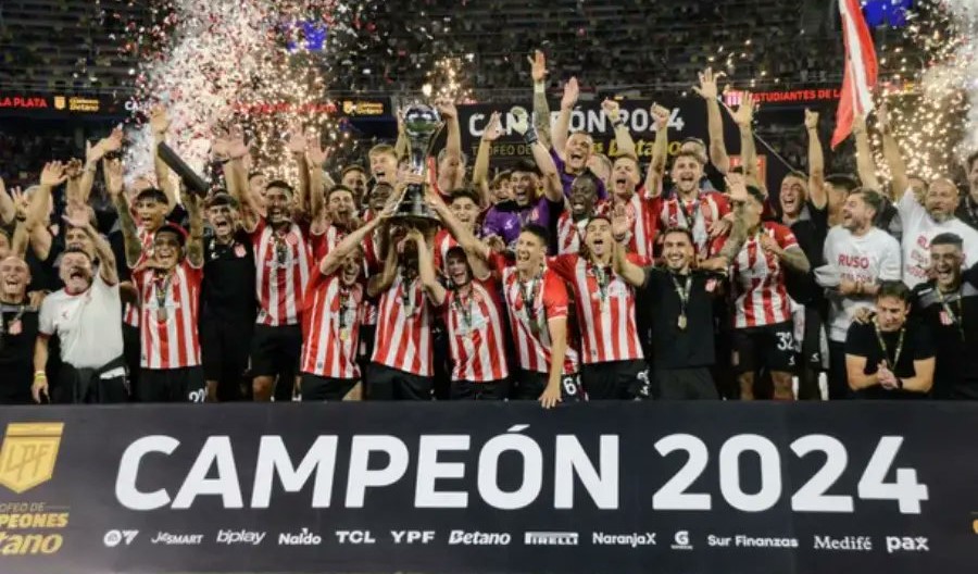 Alegría pincharrata: Estudiantes de La Plata sumó un nuevo título, goleó a Vélez Sarsfield y se coronó en el Trofeo de Campeones