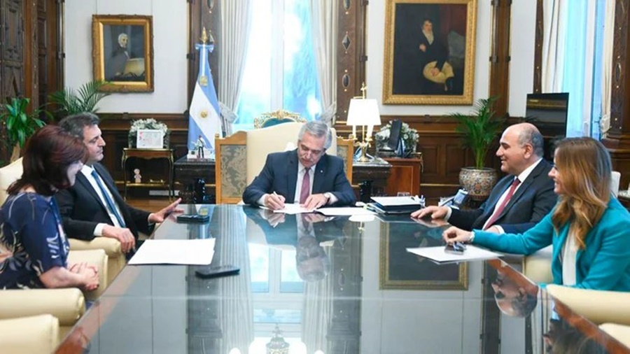 Alberto Fernández asigna a los movimientos sociales oficialistas el 30% de toda la obra pública que no supere los 300 millones de pesos