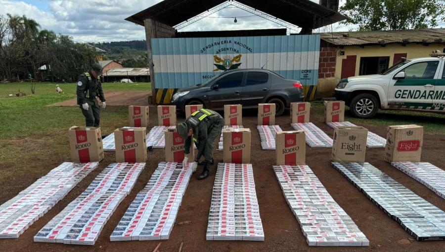 Automóvil robado fue abandonado con cigarrillos en su interior: El rodado presentaba pedido de secuestro activo por robo en ciudad Evita, provincia de Buenos Aires