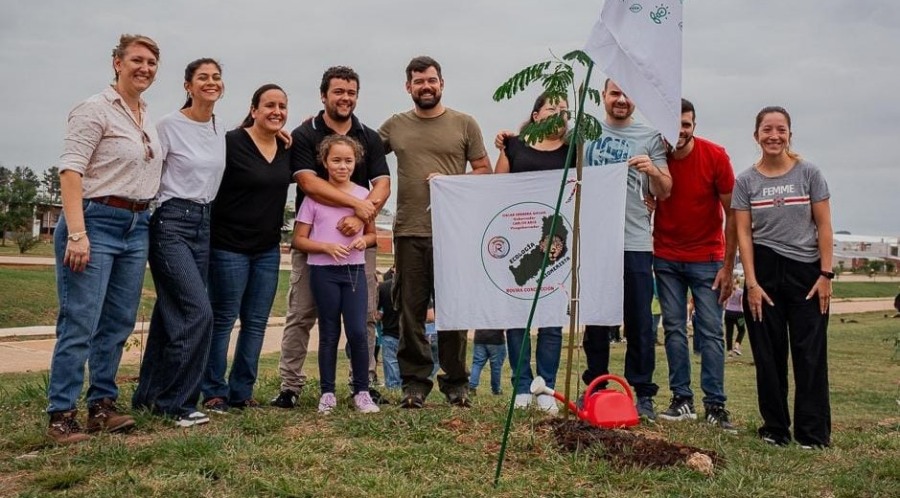 Compromiso con el ambiente y la comunidad: Candidato a Concejal Daniel Vigo, participó de la plantación de árboles realizada en el Parque Lineal en el Barrio posadeño de Itaembé Guazú