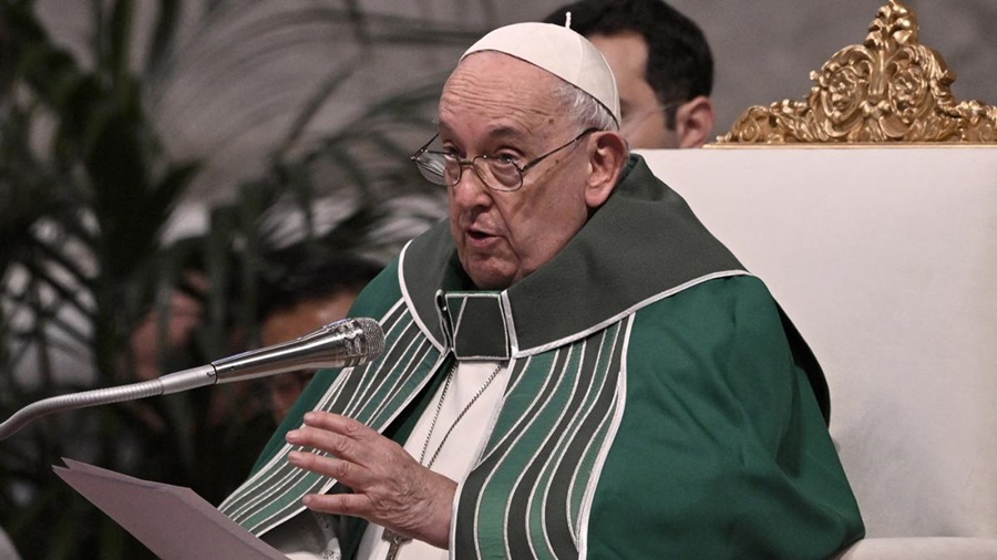 La mirada puesta en medio oriente: "Nuestro corazón esta noche está en Belén", afirmó el Papa en la misa de Nochebuena