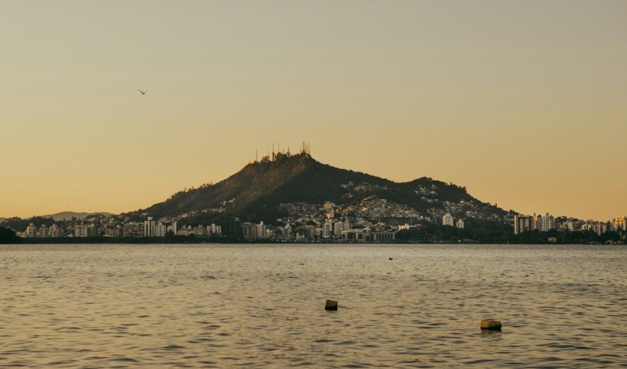 Entre los 10 más buscados, 5 son de Brasil: Florianópolis es el destino más buscado por los argentinos para este verano