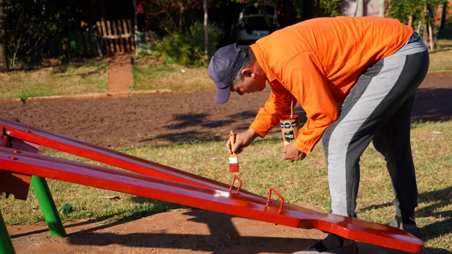 Seguros y agradables para disfrutar: Municipalidad de la ciudad misionera de Apóstoles impulsa Plan de Embellecimiento de Espacios Públicos