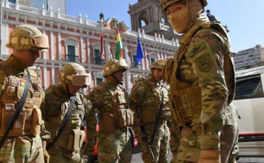 Bolivia: El Ejército estaría ingresando a la Casa de Gobierno, luego de que el Presidente Luis Arce denunciara movilizaciones anormales de las fuerzas armadas en la ciudad de La Paz