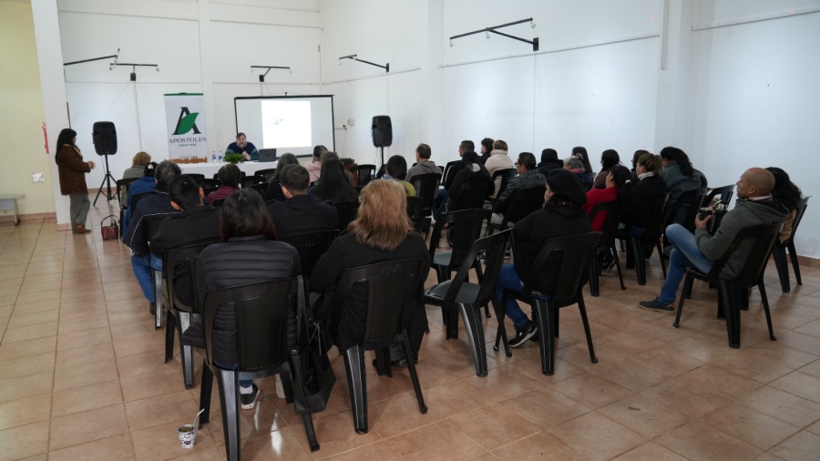 Se dictó en la ciudad misionera de Apóstoles la Jornada de Capacitación Financiera “Aprende a Gestionar tu Dinero”