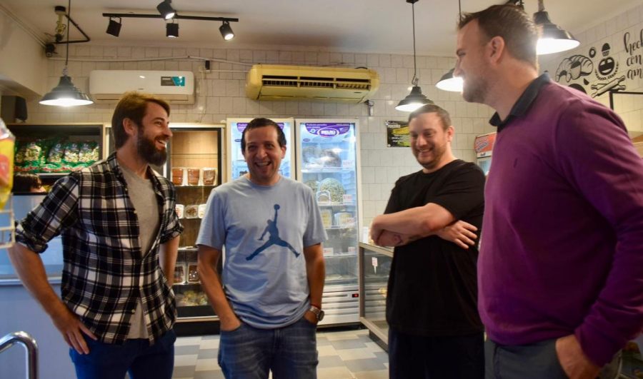 Posadas: El Candidato a Concejal del Sublema "Mejor Ciudad ,"Beto" Roa continúa con las  visitas, en esta oportunidad estuvo en una reconocida panadería posadeña