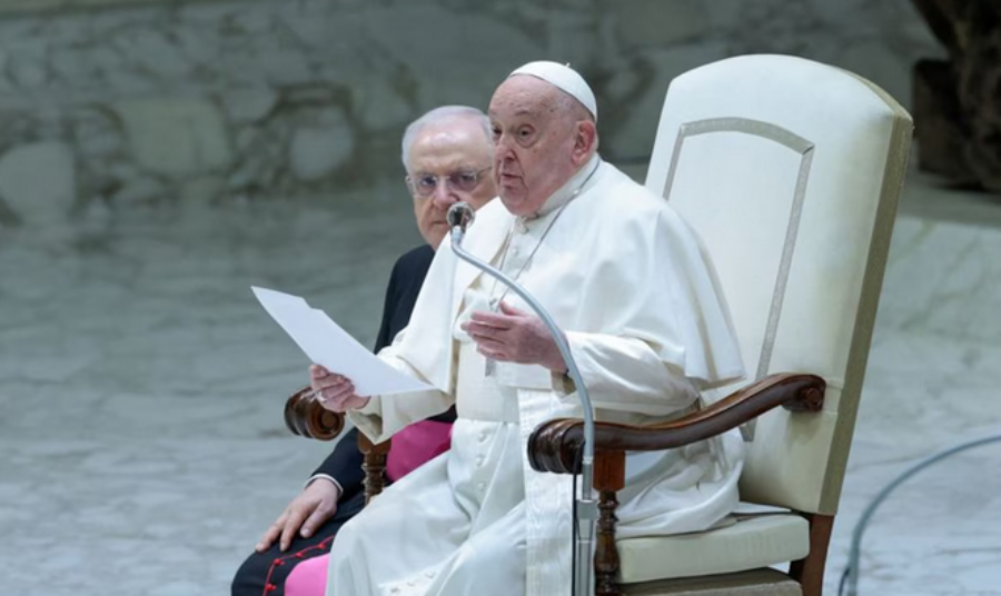 El Papa Francisco fue hospitalizado para tratar una persistente bronquitis
