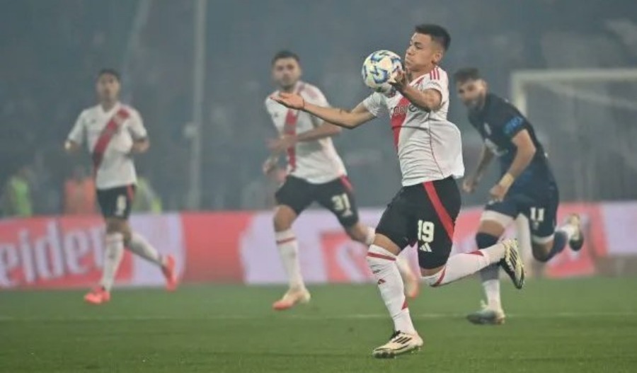 Liga Profesional de Fútbol: Independiente Rivadavia de Mendoza le ganó sobre la hora 2 a 1 a River Plate, que no pudo acercarse a Vélez Sarsfield