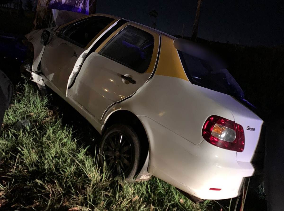 Posadas: Taxista falleció tras despistar y chocar contra un árbol