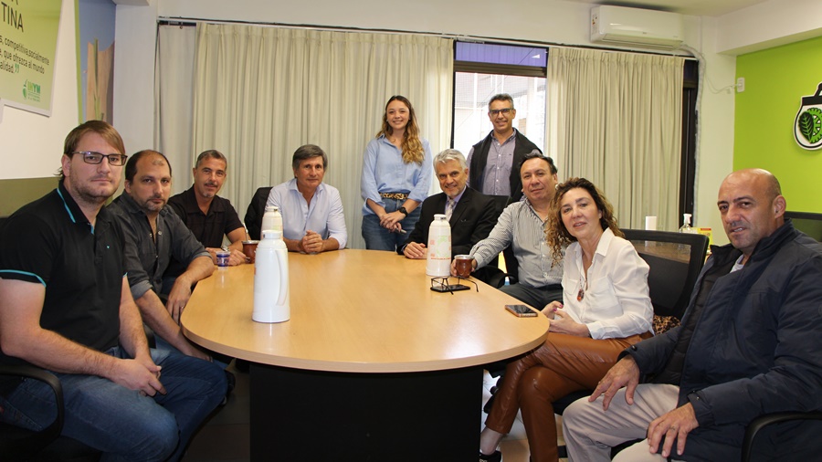 Reunión sobre la presencia de la yerba mate en India