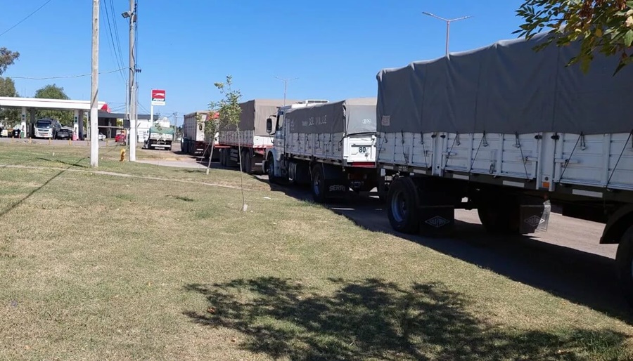 Los costos del transporte de cargas se dispararon por la devaluación y podrían paralizarse los fletes