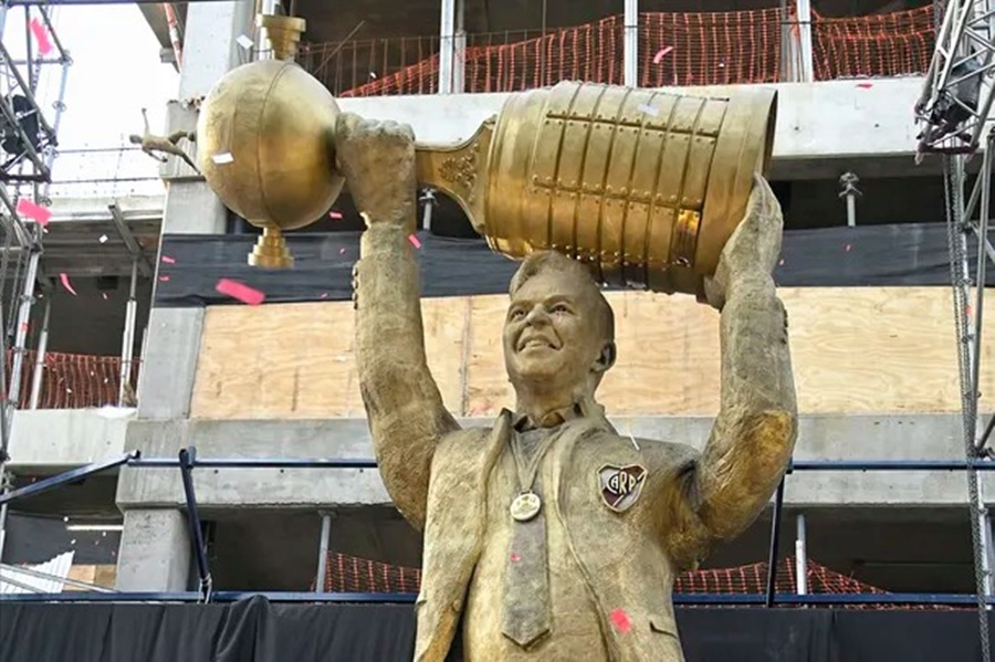 River Plate inauguró la estatua de Gallardo: "Crecí en este club y voy a morir en este club"
