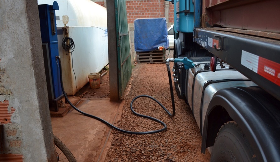 Gendarmería Nacional allanó estación de servicio clandestina y lograron desbaratar a una banda que se dedicaba a la venta ilegal de combustible