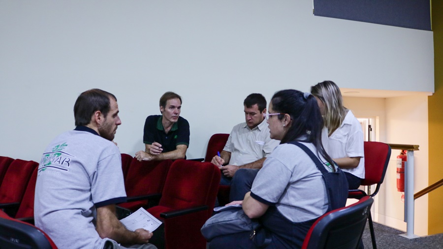 Productores de yerba mate y té se capacitan en Agronegocios