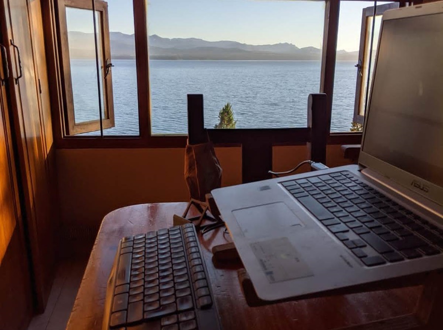 Nómadas digitales, trabajo remoto y "late check out" de vacaciones