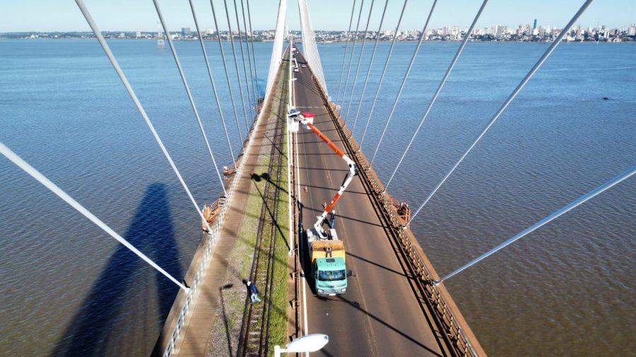 Tránsito restringido sobre el Puente San Roque González de Santa Cruz por tareas de recambio de luminarias