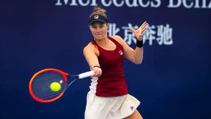 Tenis: Nadia Podoroska obtuvo una victoria al inicio en el WTA 1000 de Beijing y sorpresiva eliminación de Tomás Etcheverry en el debut del ATP 500 de Tokio