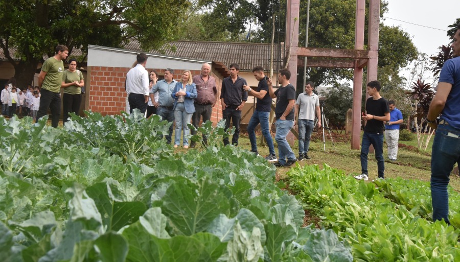 Apóstoles: La Intendente María Eugenia Safrán el Vicegobernador Lucas Romero Spinelli visitaron un establecimiento educativo del Municipio