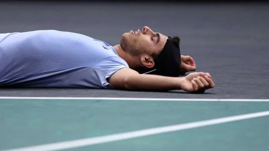 Tenis: El argentino Francisco Cerúndolo dio el golpe ante el noruego Casper Ruud y Tomás Etcheverry cayó ante Novak Djokovic
